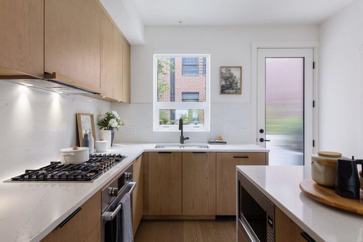 Property Photo:  807 W 38th Avenue  BC V5Z 2L6 