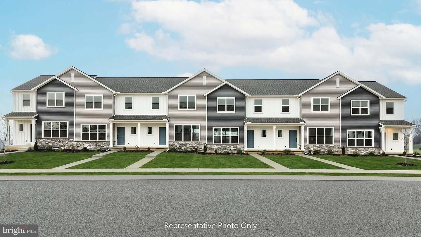 Property Photo:  44 N Conifer Drive  PA 17022 