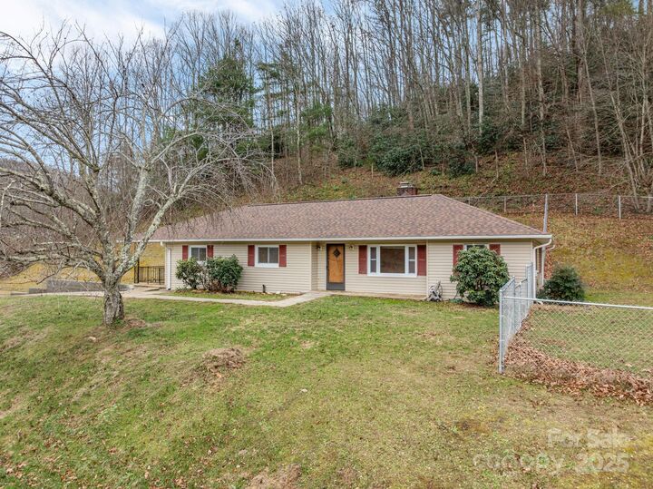 Property Photo: 82 Greasy Cove Road NC 28748