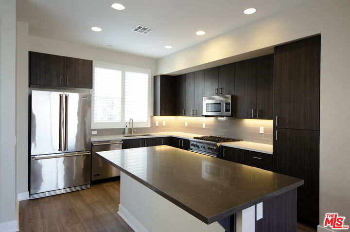 Property Photo:  2753 Waverly Dr  CA 90039 