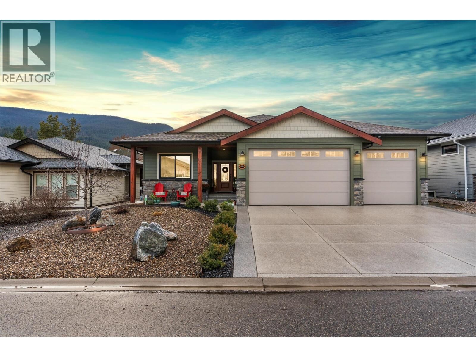 Property Photo:  2444 York Avenue 8  BC V4Y 0Y3 