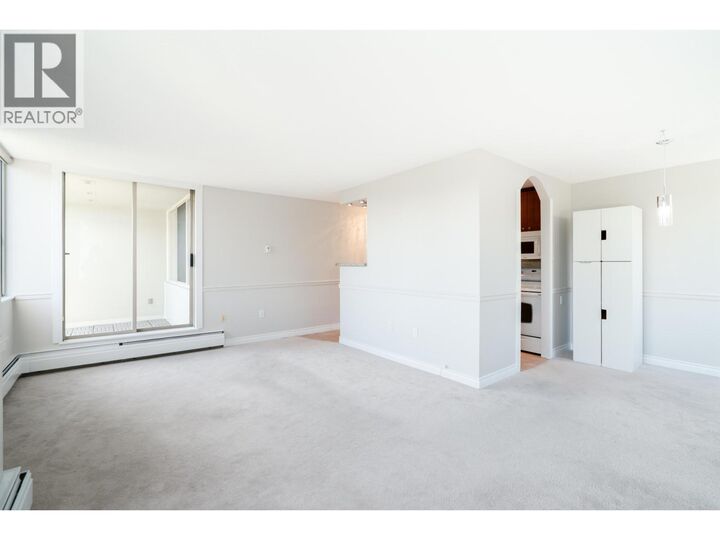 Property Photo:  2008 Fullerton Avenue 1404  BC V7P 3G7 