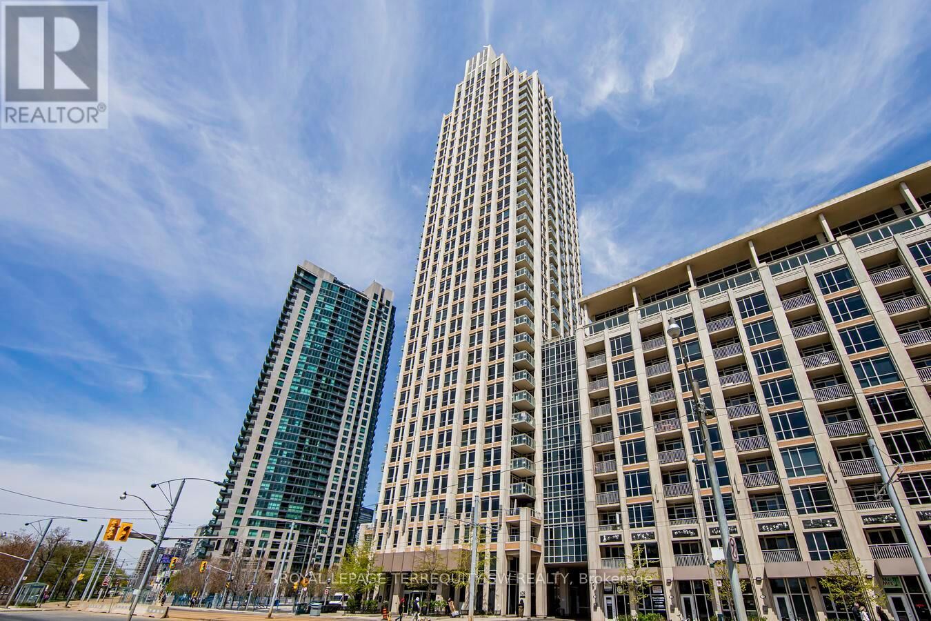 Property Photo:  628 Fleet Street 2707  ON M5V 1A8 