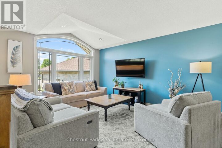 Property Photo:  207 2nd Street West  ON N4K 0A6 