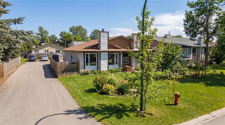 Property Photo:  35 Woodlark Place  MB R2V 4L2 