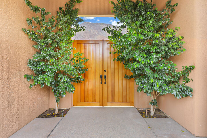 Property Photo:  49055 Calle Flora  CA 92253 