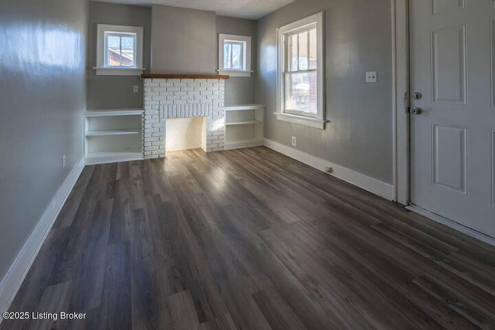 Property Photo:  221 W Woodlawn Ave  KY 40214 