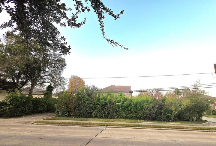 Property Photo:  851 Jaquet Drive  TX 77401 