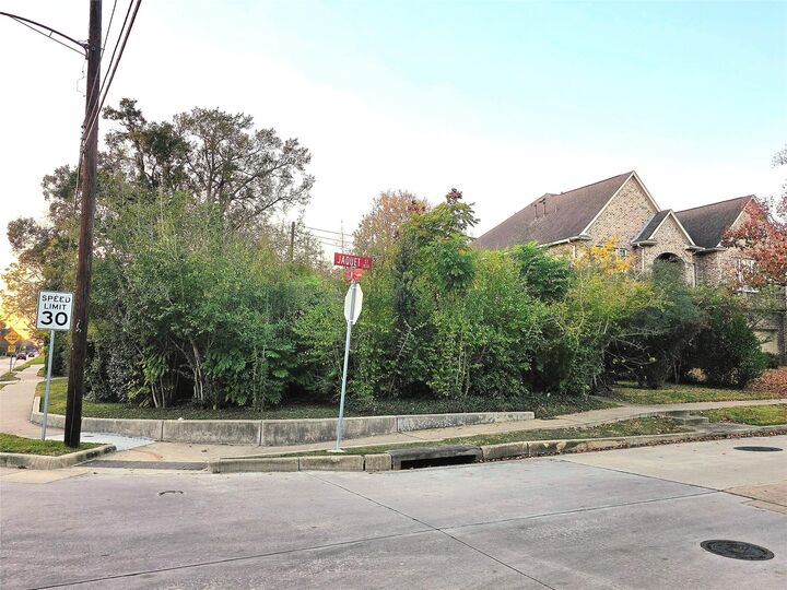 Property Photo: 851 Jaquet Drive TX 77401