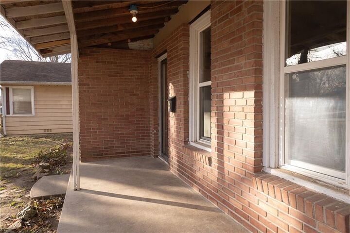 Property Photo:  904 E 5th Street  KS 67335 