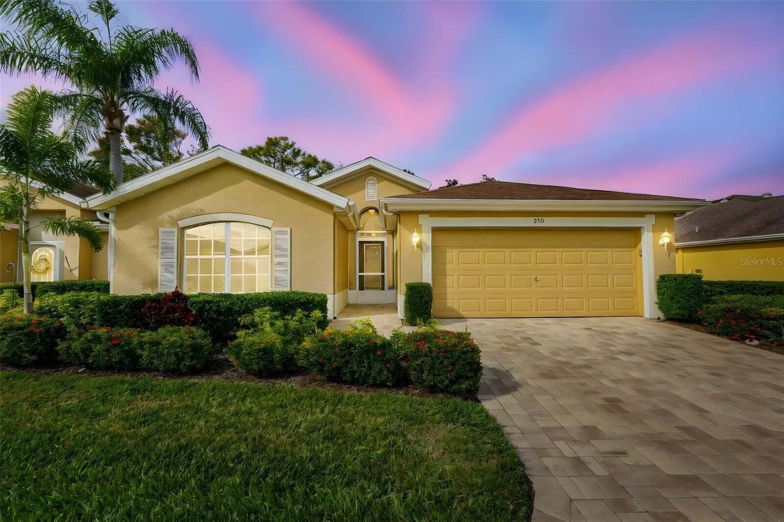 Property Photo:  930 Villeroy Greens Drive  FL 33573 