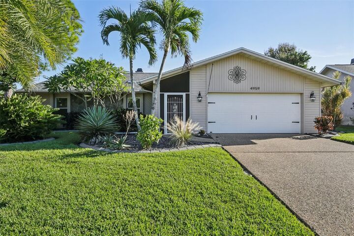 Property Photo:  4959 Southern Wood Drive  FL 34241 