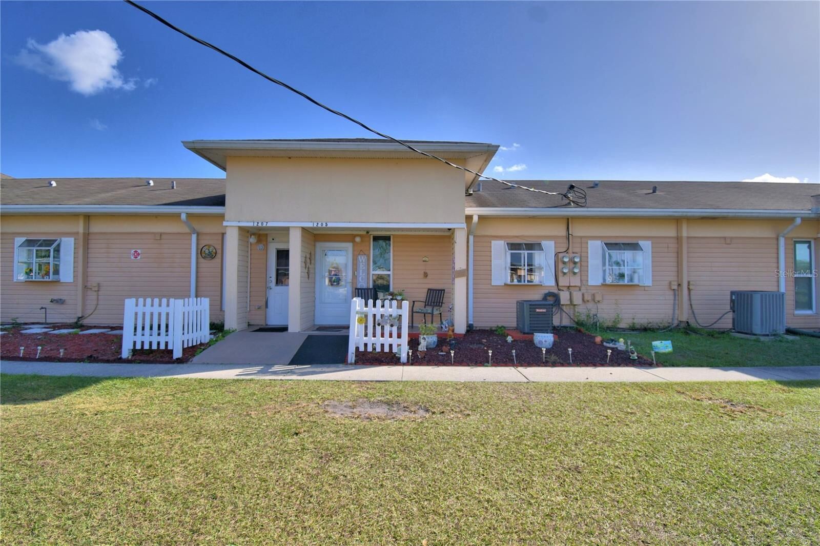 Property Photo:  1205 Club Circle  FL 33854 