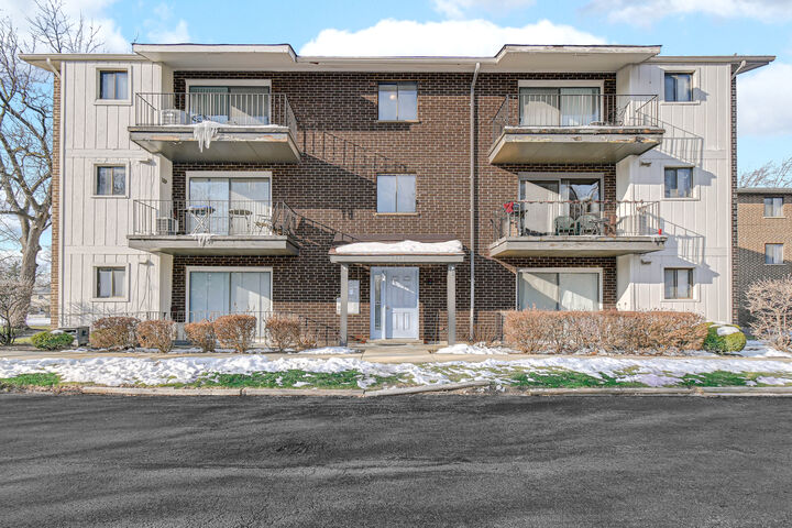 Property Photo:  6335 175th Street 2S  IL 60477 