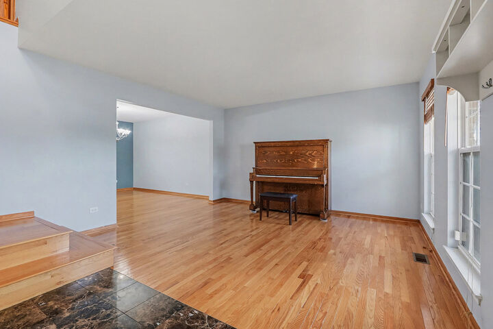 Property Photo:  1576 Marigold Lane  IL 60447 