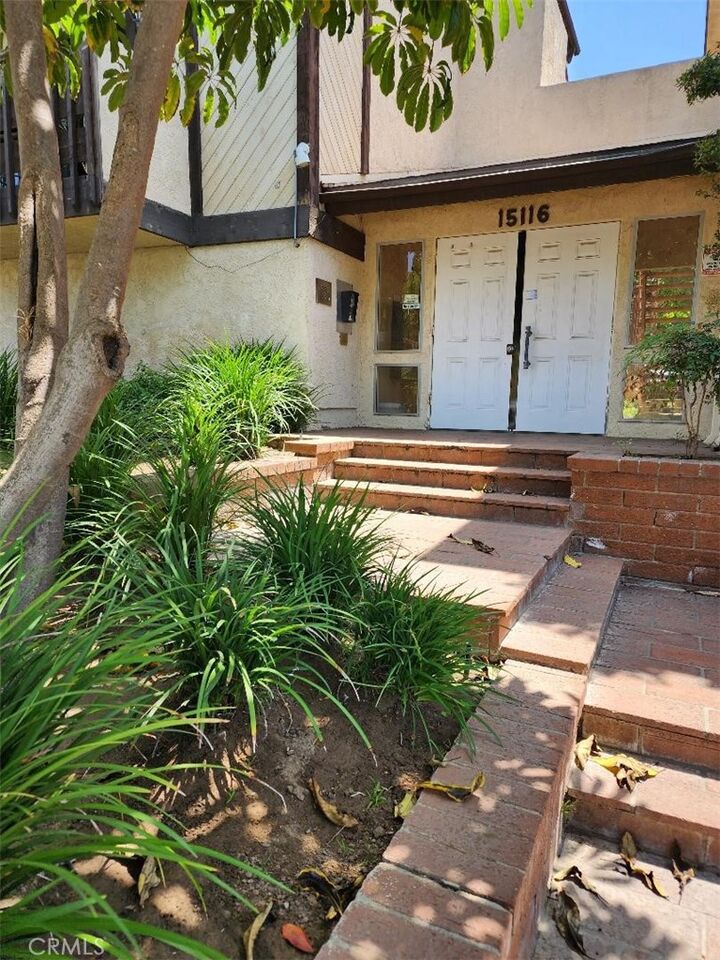 Property Photo:  15116 S Raymond Avenue 104  CA 90247 