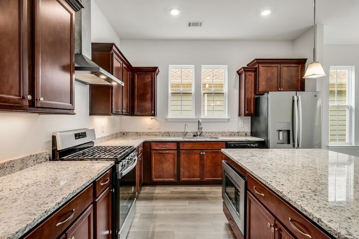 Property Photo:  2053 Kirkwall Dr  TN 37135 