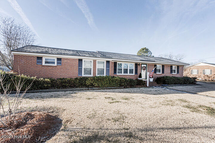 Property Photo:  201 W Cross Street  NC 27856 