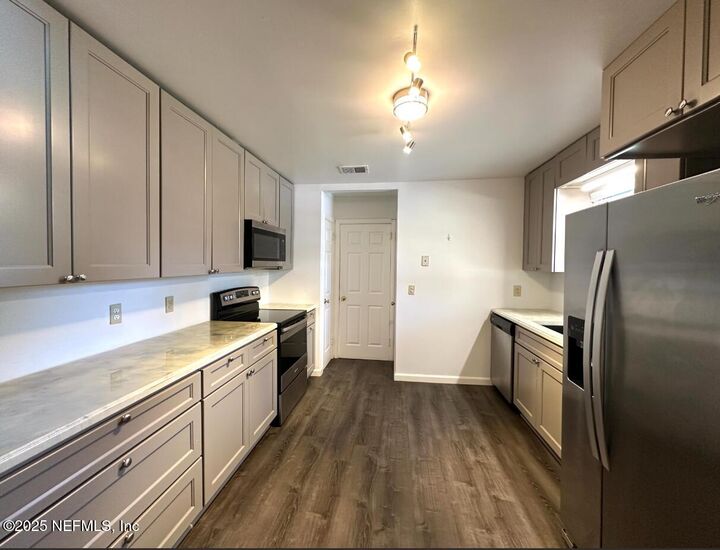 Property Photo:  5550 Darlow Avenue  FL 32277 