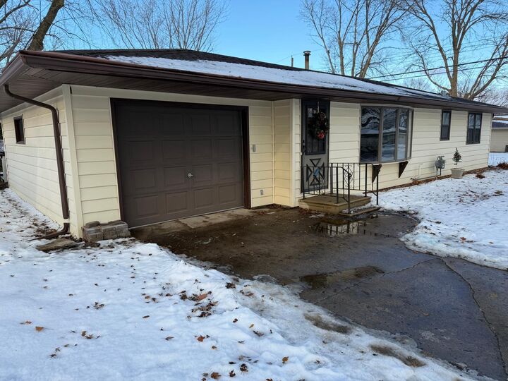 Property Photo:  1006 Rosehill Drive  MN 56007 