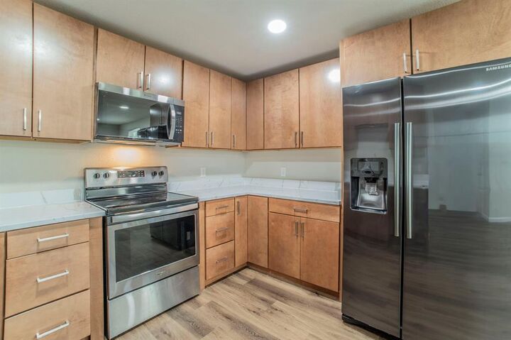 Property Photo:  4901 Curzon Avenue 105  TX 76107 