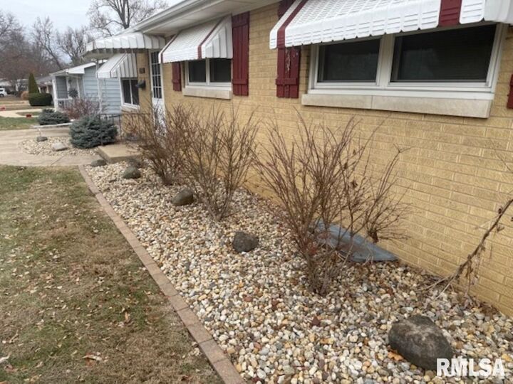 Property Photo:  2530 N Victoria Avenue  IL 61604 