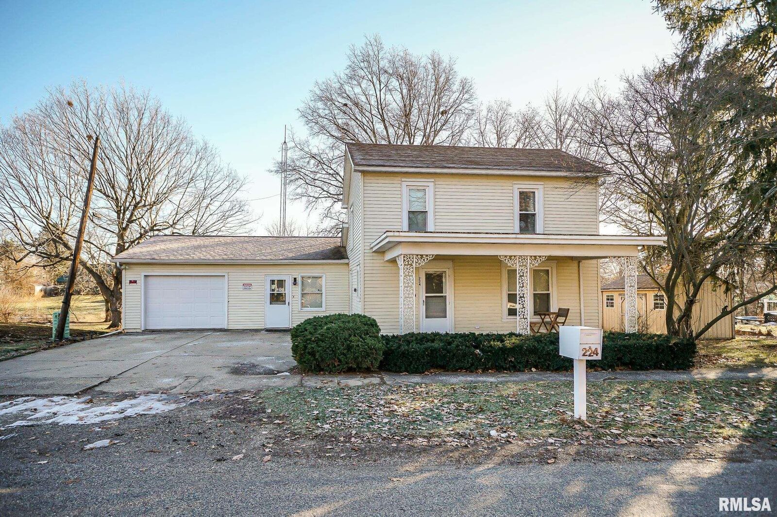 Property Photo: 224 S Henderson Street IL 61483