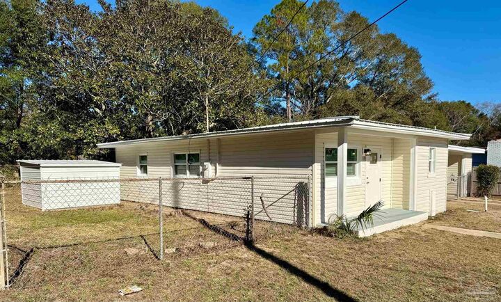 Property Photo:  130 Sikes Dr  FL 32539 