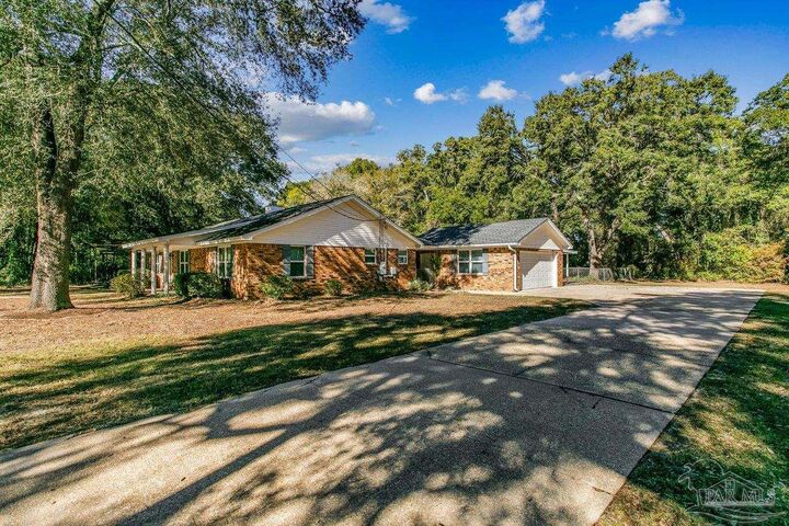 Property Photo: 3206 McLean Ave FL 32514