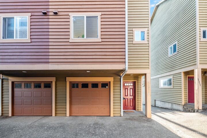 Property Photo:  11211  Greenwood Avenue N C  WA 98133 