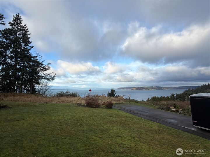 Property Photo:  6730  139th Place SW  WA 98026 