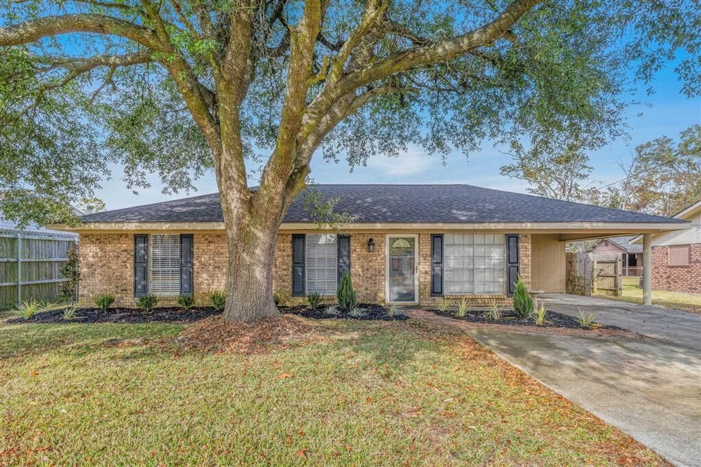 Property Photo: 2219 Roxton Street LA 70663