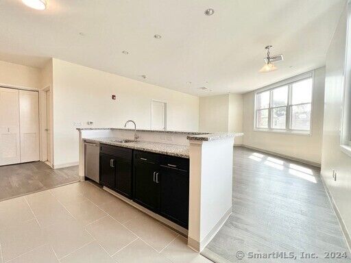 Property Photo:  215 Stillwater Avenue 412  CT 06902 