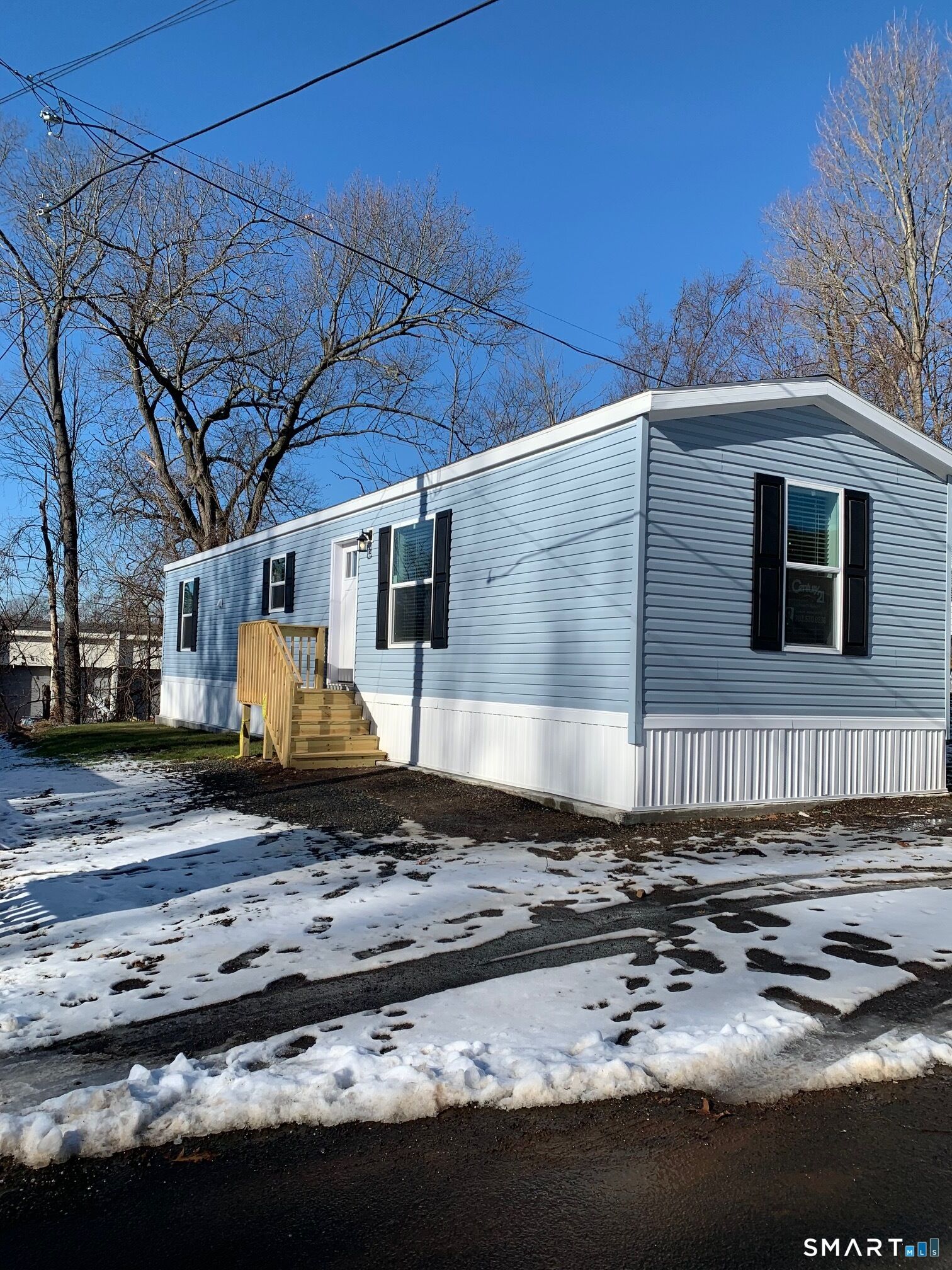 Property Photo:  1950 North Broad Street Apt 27  CT 06450 