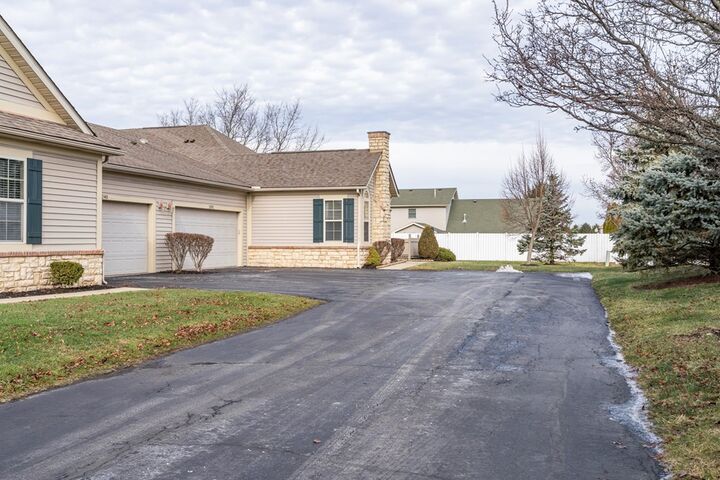 Property Photo: 1242 Paddock Loop OH 43160