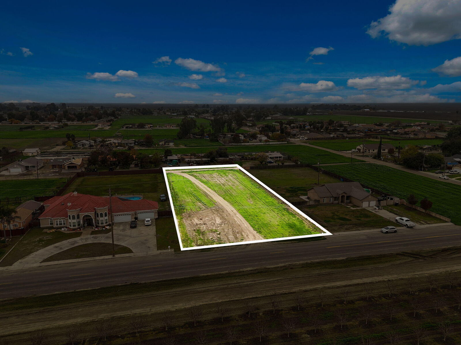 Property Photo:  2637 Orange Avenue  CA 93212 