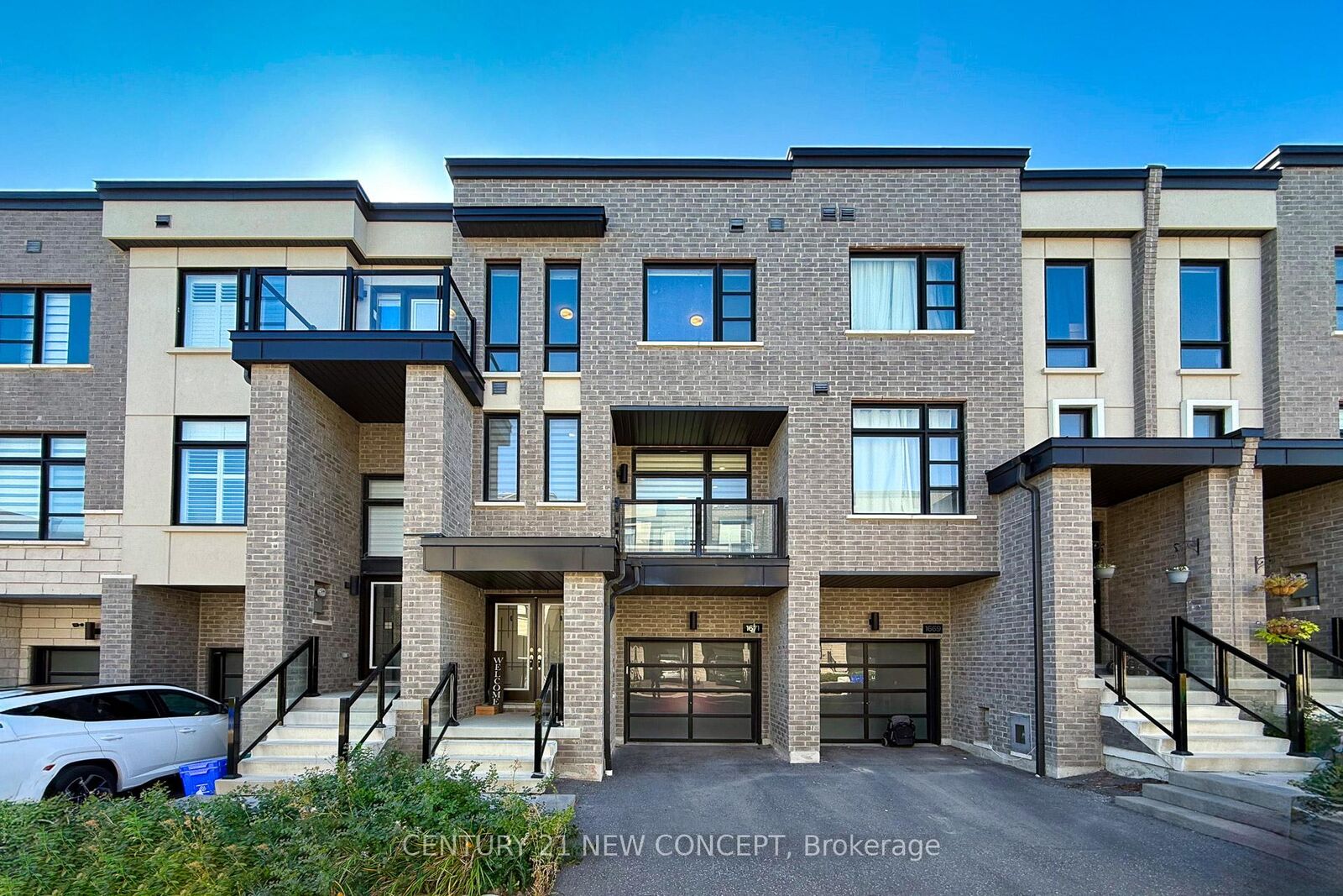 Property Photo:  1671 Hidden Valley Glen N/A  ON L1X 0H7 