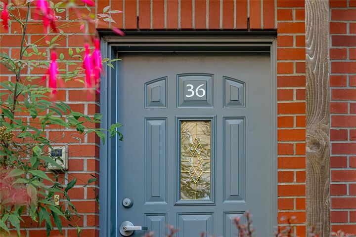 Property Photo:  60 Dallas Rd 36  BC V8V 1A2 