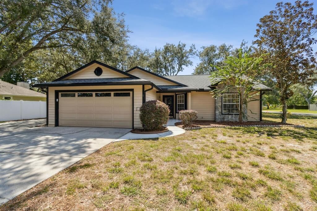 Property Photo:  2102 Inverness Road  FL 32034 