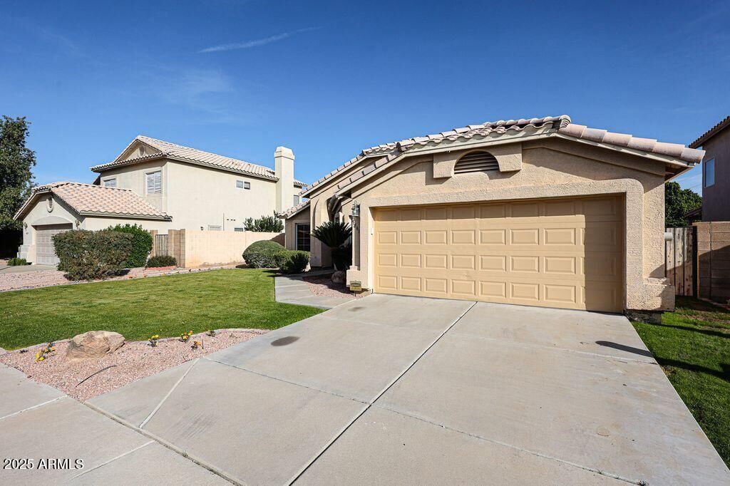 Property Photo:  18615 N 30th Place  AZ 85050 