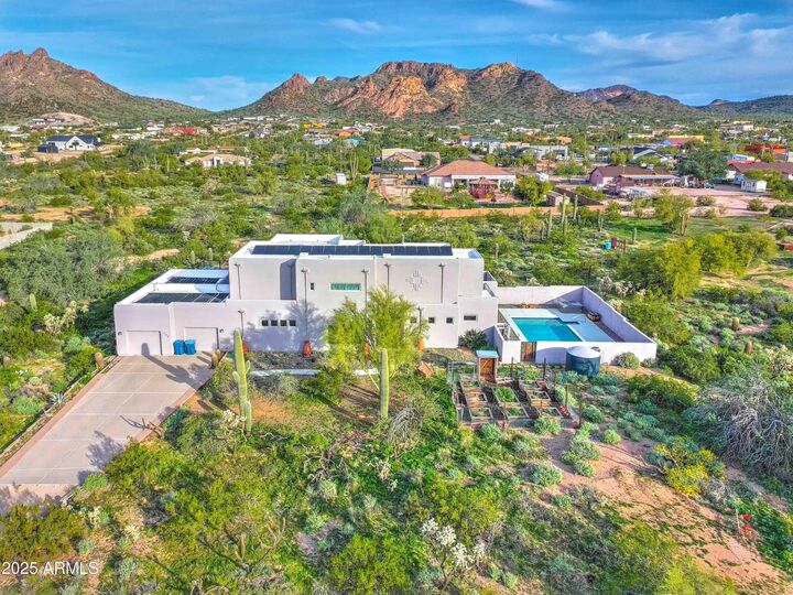 Property Photo:  132 E Kaniksu Street  AZ 85119 