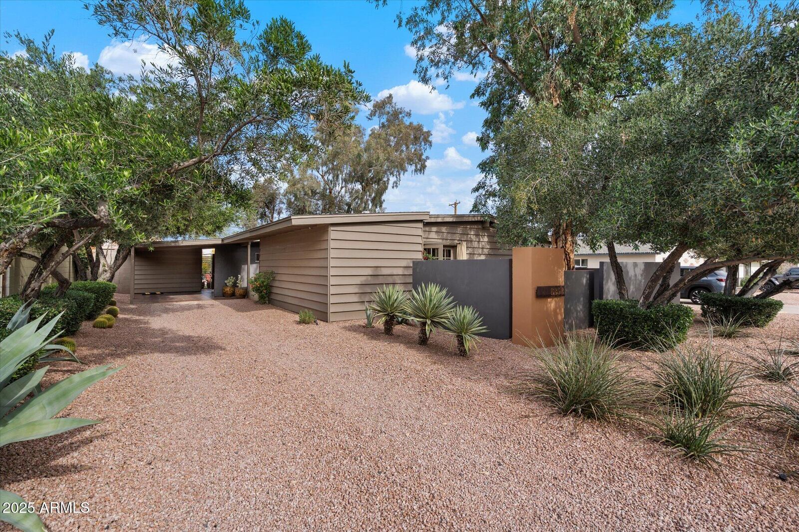 Property Photo: 6858 E Edgemont Avenue AZ 85257