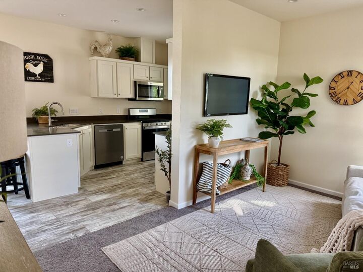 Property Photo:  890 Rockwell Road  CA 95425 