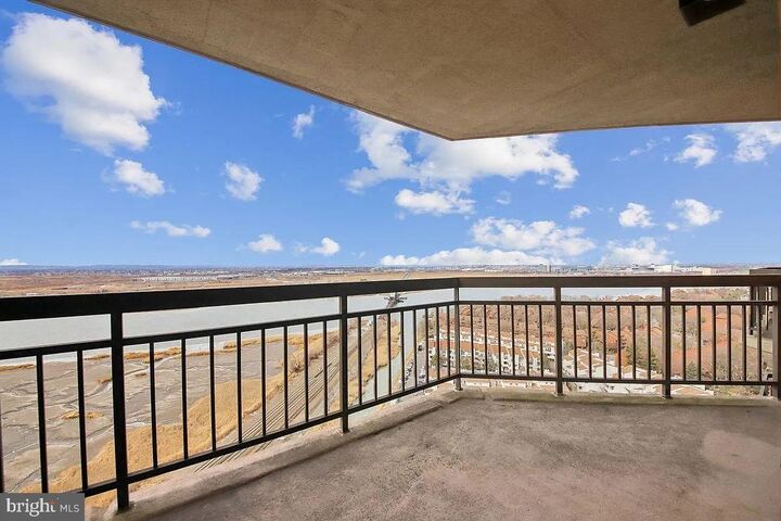 Property Photo:  2138 Harmon Cove Tower 2138  NJ 07094 