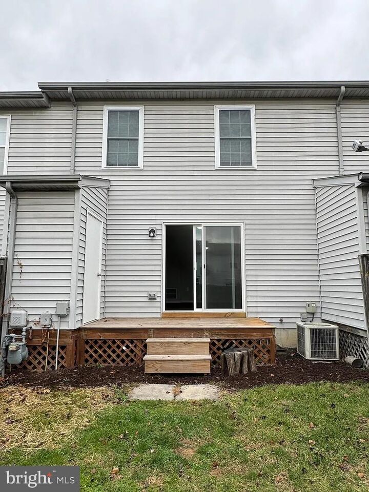 Property Photo: 204 Barrington Lane VA 22601