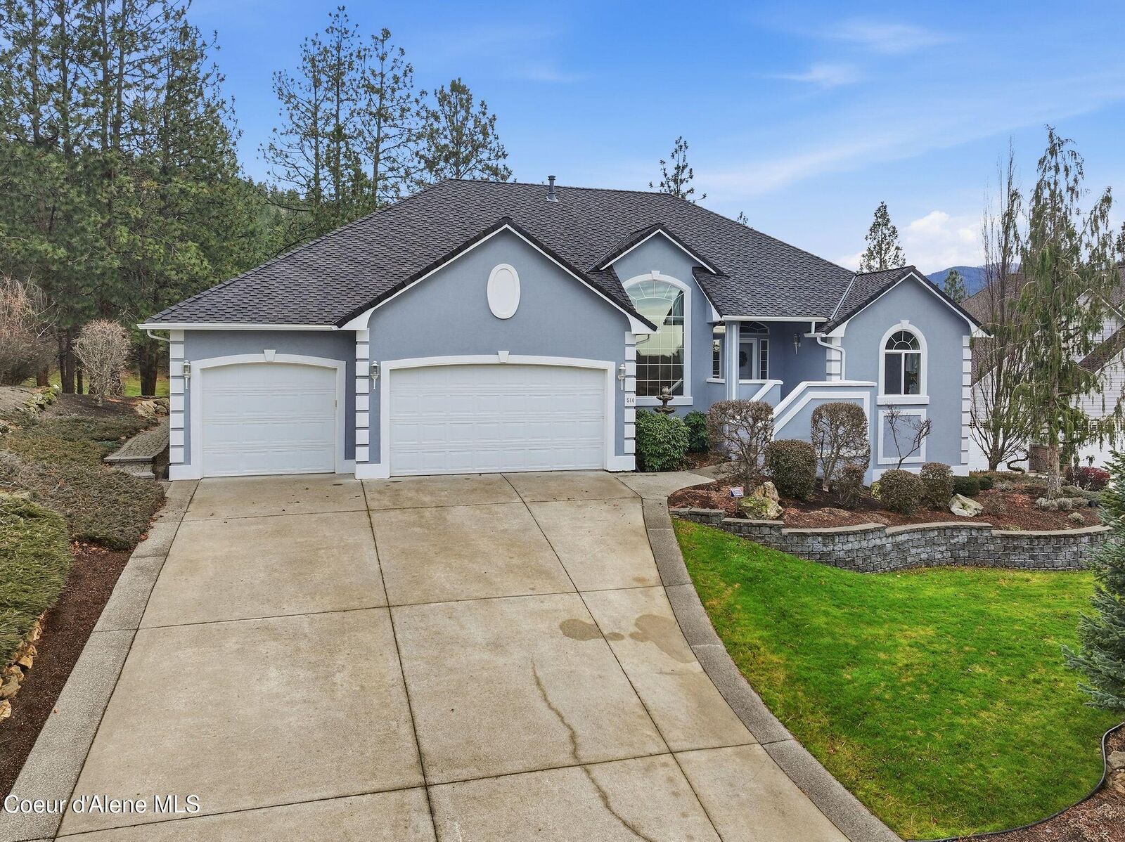 Property Photo:  514 Dunbarton Oaks Ln  WA 99019 
