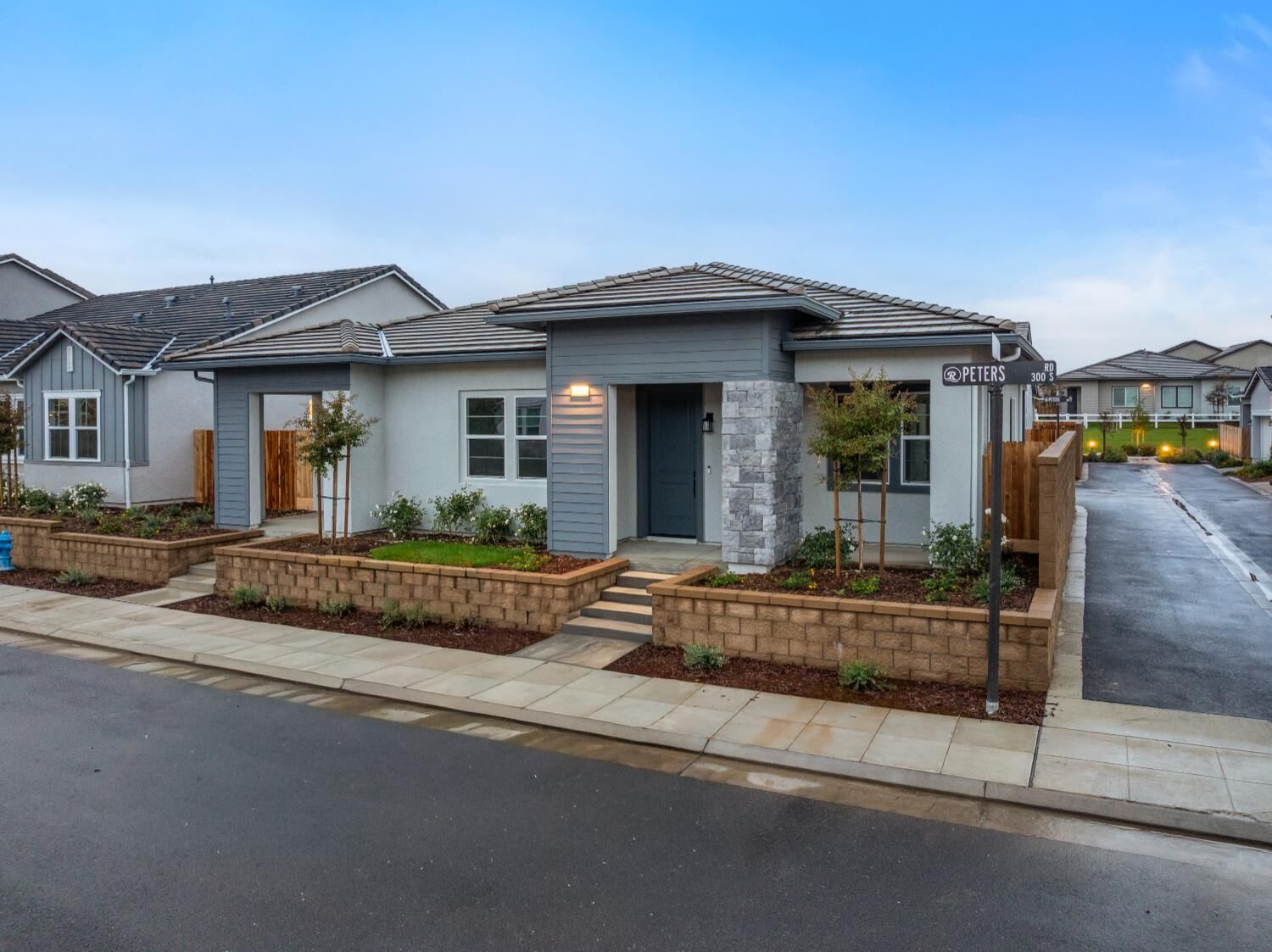 Property Photo:  331 Peters Lane S  CA 93636 