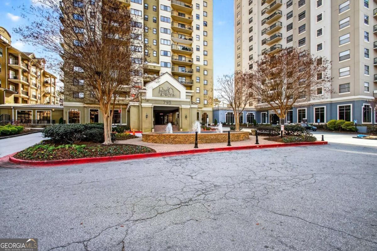 Property Photo: 795 Hammond Drive 209 GA 30328