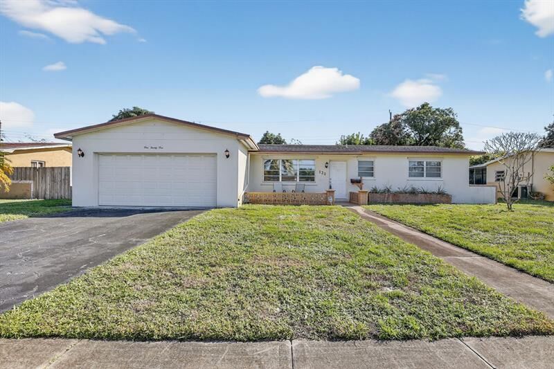 Property Photo: 121 NW 77th Way FL 33024