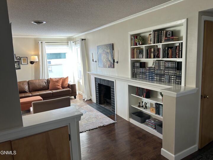 Property Photo:  909 1st Street N  ND 58501 